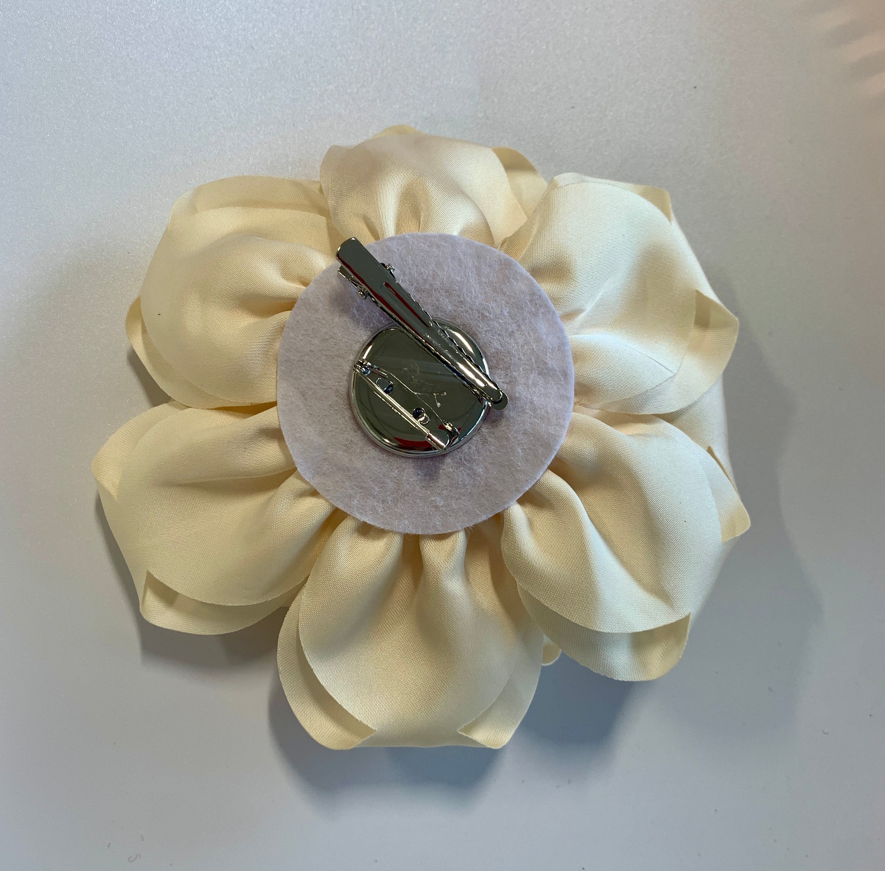 15cm Large Rose Fascinator Corsage Hair Clip and Brooch Pin, Satin Flower, Ivory Cream