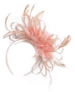 Nu pêche rose plume cheveux bibi bandeau mariage Royal Ascot courses dames 