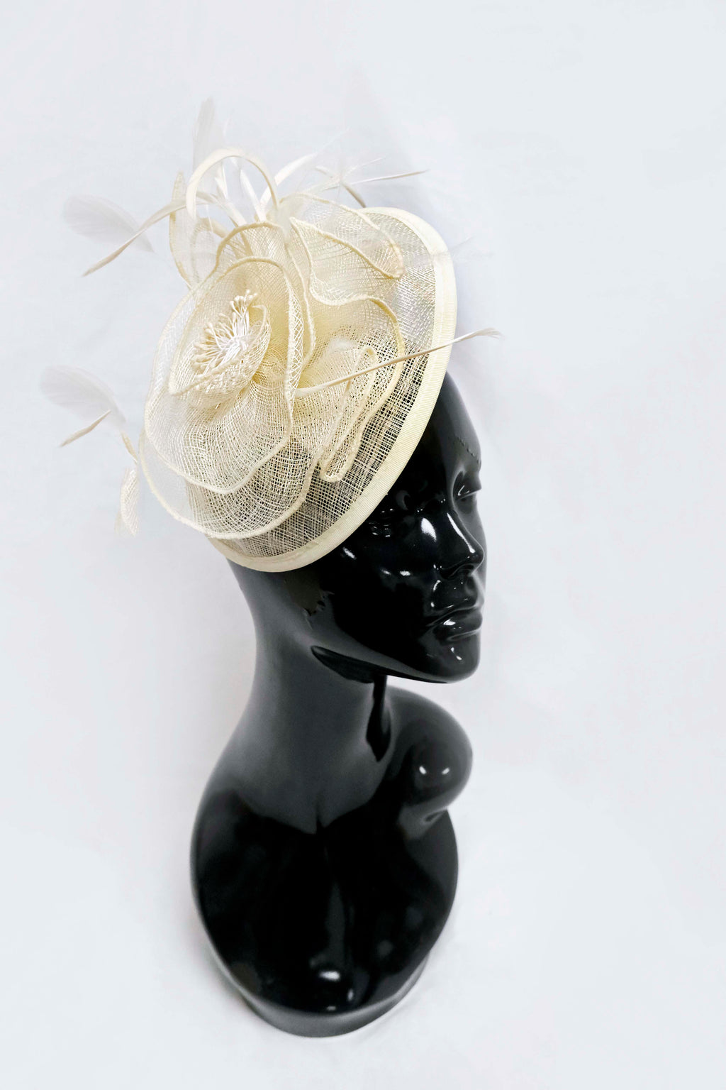 Crème Fleur Ronde Sinamay Base Fascinator Mariages Ascot Hatinator Courses