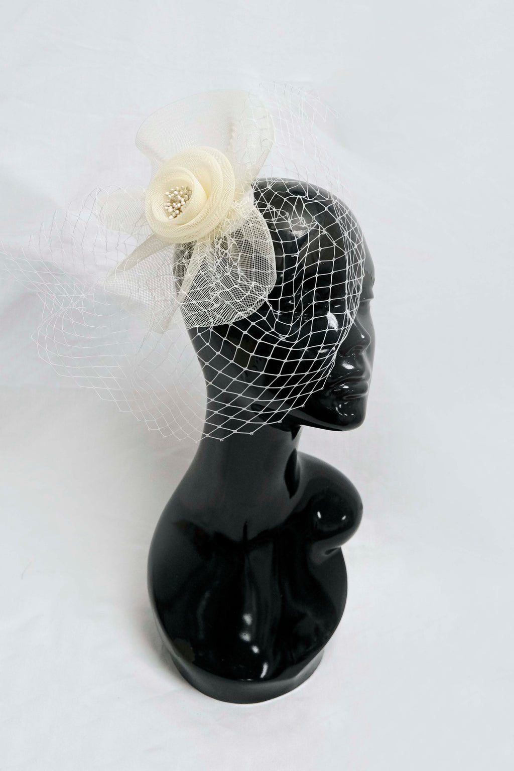 Crème Fleur Voile Fascinator Mariages Ascot Hatinator Races