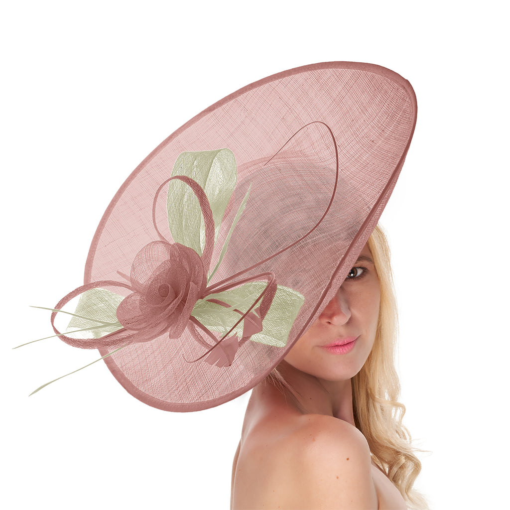 Crème rose poussiéreuse 41 cm grand Sinamay Hatinator disque soucoupe bord chapeau bibi sur bandeau