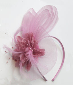 Caprilite – voile de fleur rose poussiéreux, plumes, fascinateur sur bandeau de mariage