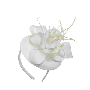 Blanc crème mélange rond pilulier arc Sinamay bandeau bibi mariages Ascot Hatinator courses