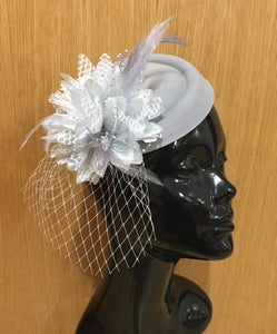 Caprilite Silver Grey Fascinator Hat Pill Box Flower White Veil Hatinator UK Wedding Ascot Races Clip Felt