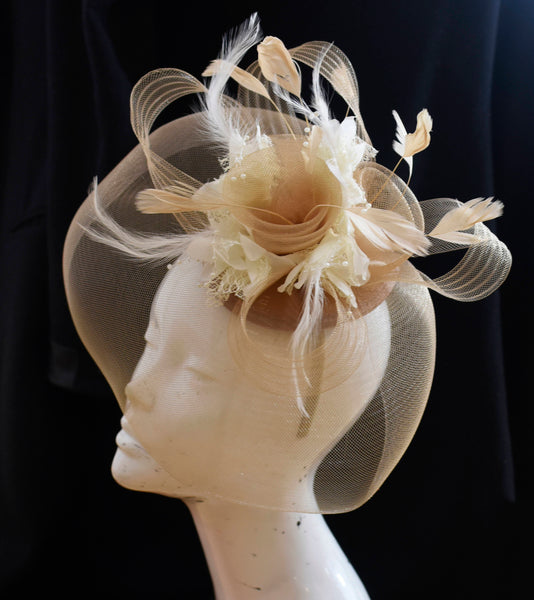 Gold, light gold, bronze, beige, Fascinator, outlet hat, Fascinator hat, wedding, races, ascot, derby, hair accessory, headband, feathers