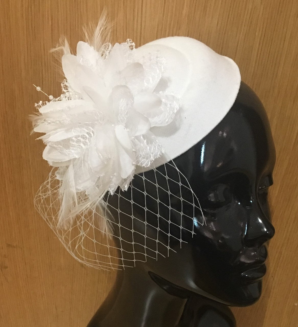 Caprilite White Fascinator Hat Pill Box Flower Veil Hatinator UK Wedding Ascot Races Clip Felt