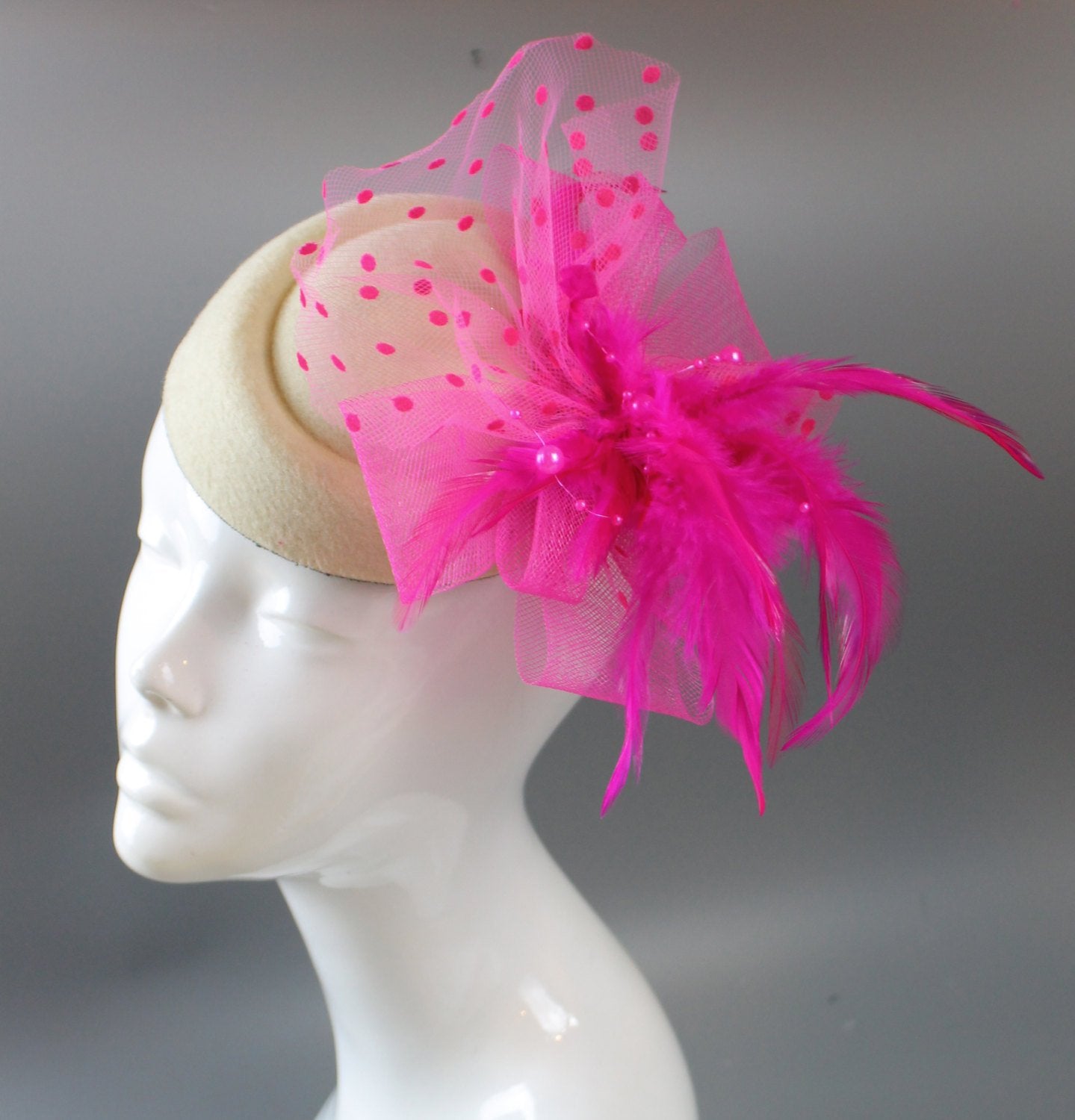 Caprilite Cream Ivory and Fuchsia Hot Pink Hat Pill Box Veil Hatinator UK Wedding Ascot Races Clip Felt
