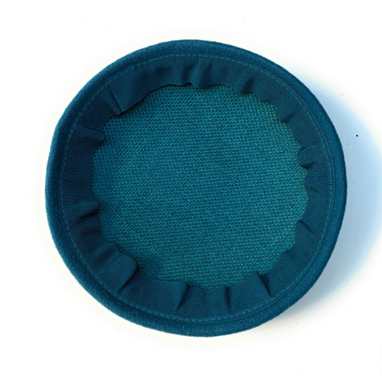 Qualité ronde Sinamay feutre fascinateur Base pilulier chapeau fournitures de bricolage en gros royaume-uni